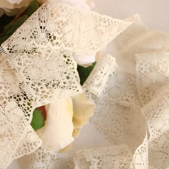 Vintage 1950s Lace Trim, Ivory 2 yard, 1.75" wide - Picture 10 of 10